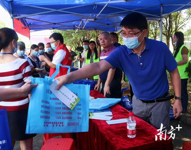 随后,在英红片区某工厂,活动方开展了法律咨询,法治宣传等法律服务